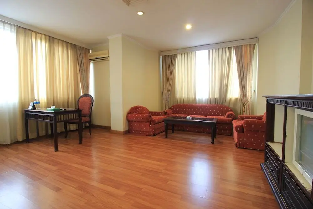 Пеканбару: Capital O 1583 Mutiara Merdeka Hotel