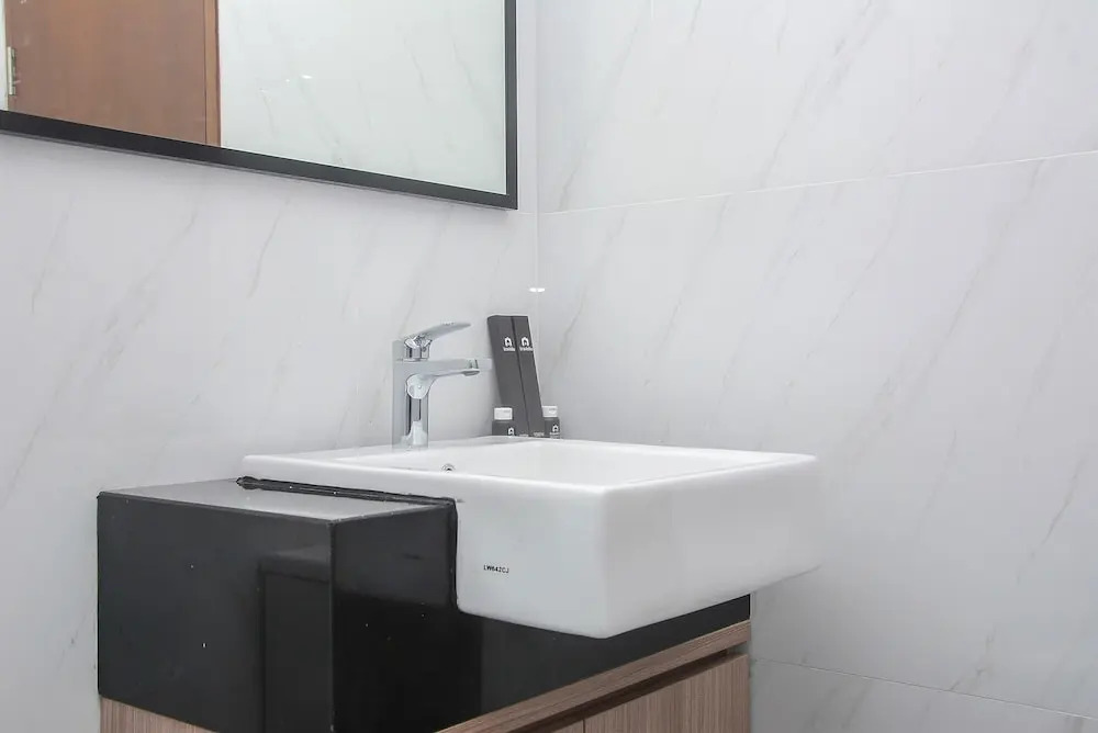 Джакарта: Modern 1BR at Ciputra World 2 Apartment