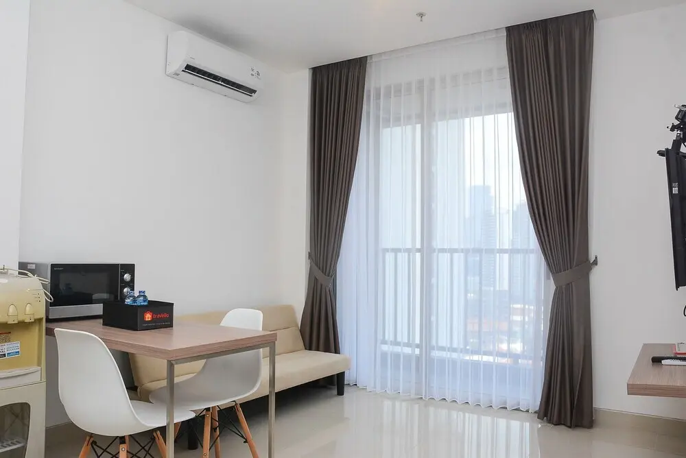 Джакарта: Modern 1BR at Ciputra World 2 Apartment