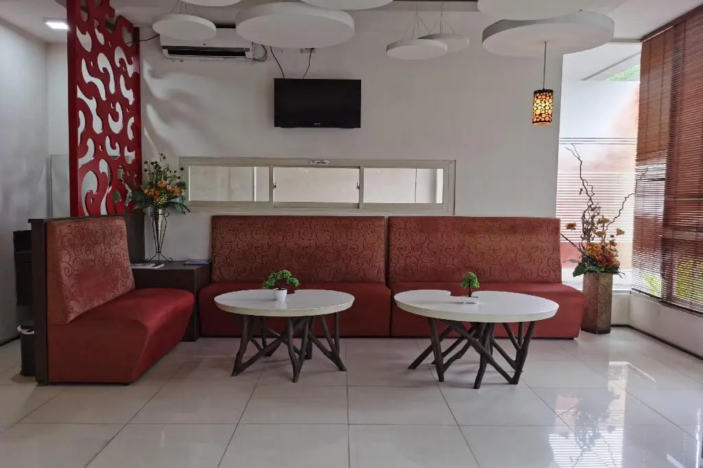 Сурабая: OYO 90075 Feliz Hotel