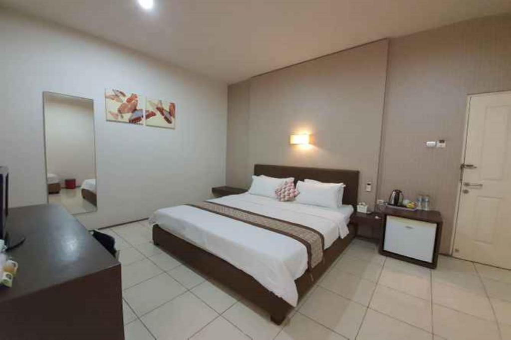 Сурабая: OYO 90075 Feliz Hotel