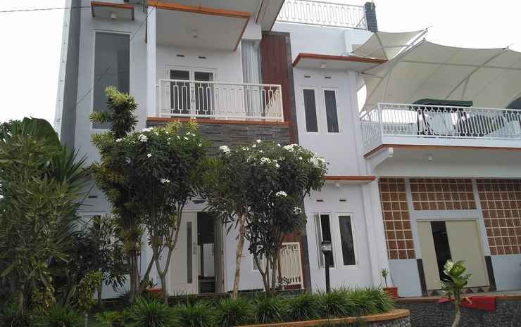 Бату: Permata Villa D11