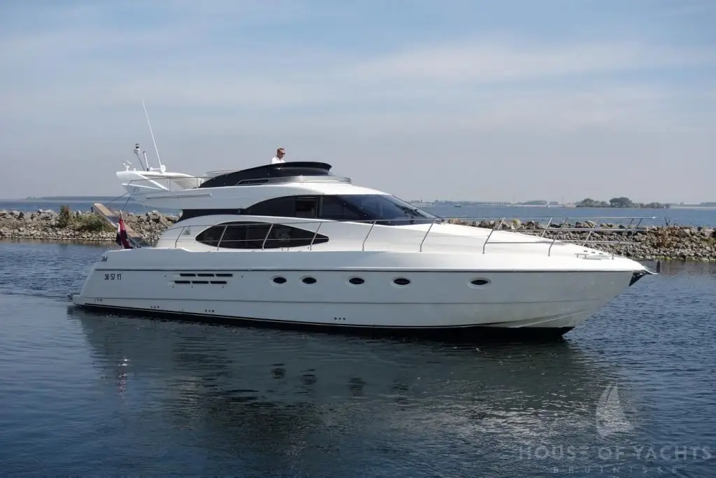 Отель Яхта Azimut — фото 1