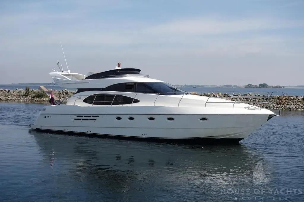 Отель Яхта Azimut — фото 1