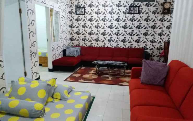 Бату: 3 Bedroom at Sedayu Homestay 1