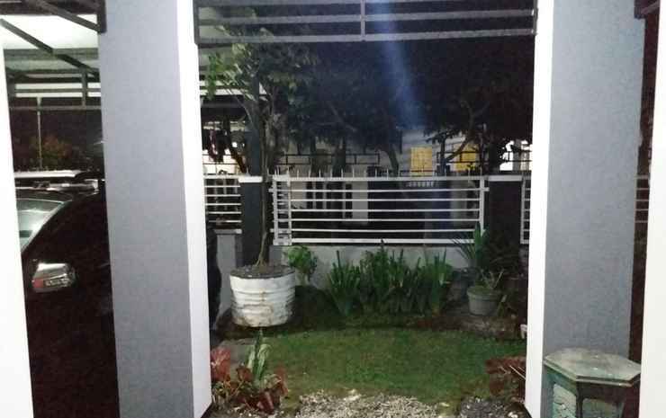 Бату: 3 Bedroom at Sedayu Homestay 1