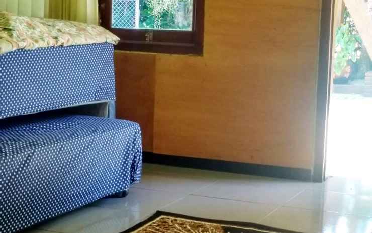 Бату: Comfy Room at Trunojoyo 50