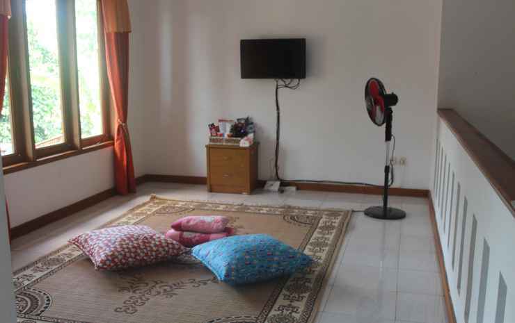 Слеман: 4 Bedroom Homestay at Rabbani Family Homestay