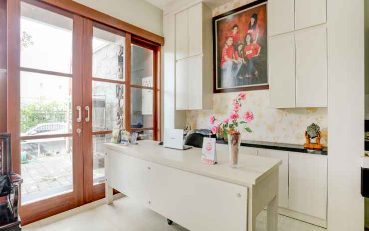 Денпасар: De Pavilla Homestay Bali By Zuzu