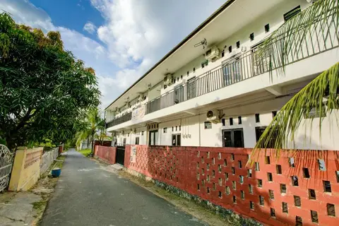 OYO 3748 Rn Syariah Guest House — фото 1