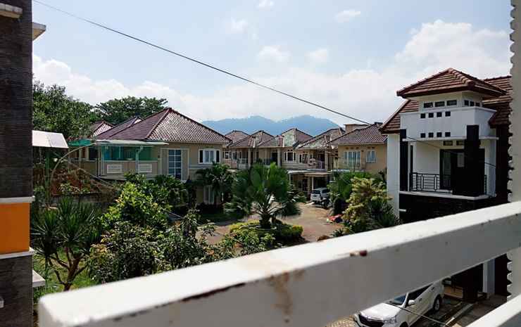 Бату: AL Villa Batu 3BR near Museum Angkut at Kusuma Estate Kav 23 with Bathub, Gazebo, and Playground