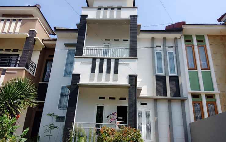 Бату: AL Villa Batu 3BR near Museum Angkut at Kusuma Estate Kav 23 with Bathub, Gazebo, and Playground