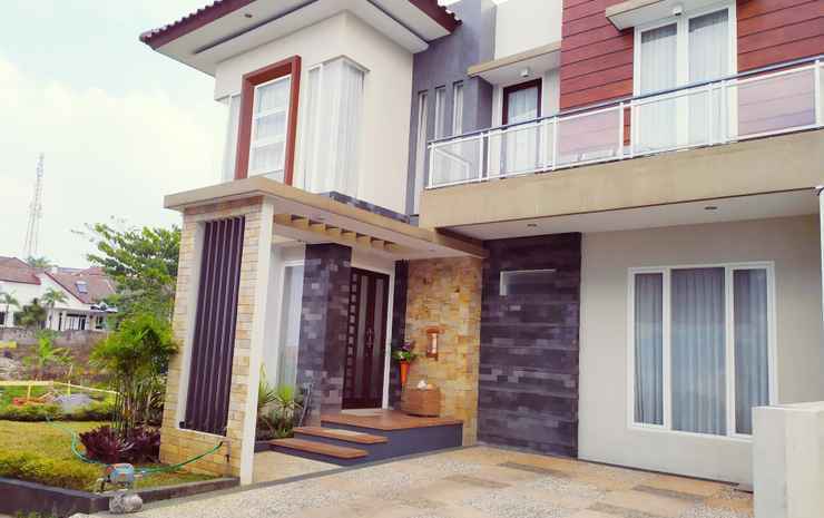 Бату: Full House 4 Bedroom at Azka Homestay 2