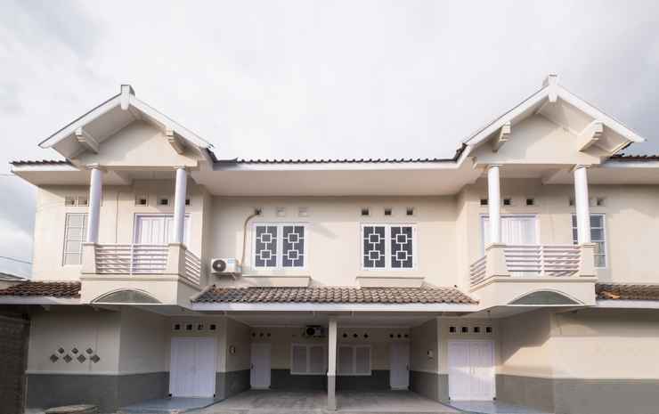 Депок: SPOT ON 2435 Roemah Hijaubiru