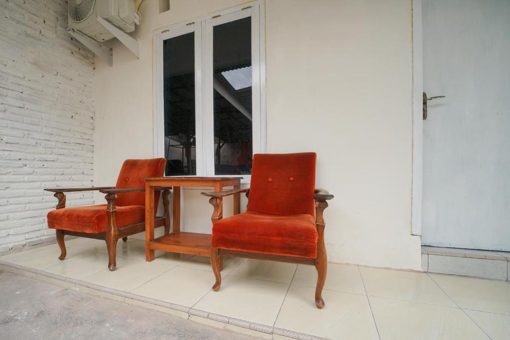 Проболинго: OYO 2937 Nindy Residence 2
