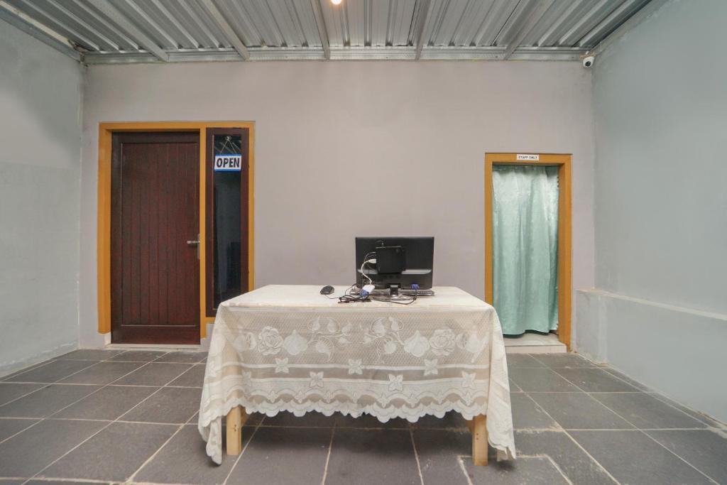 Проболинго: OYO 2937 Nindy Residence 2
