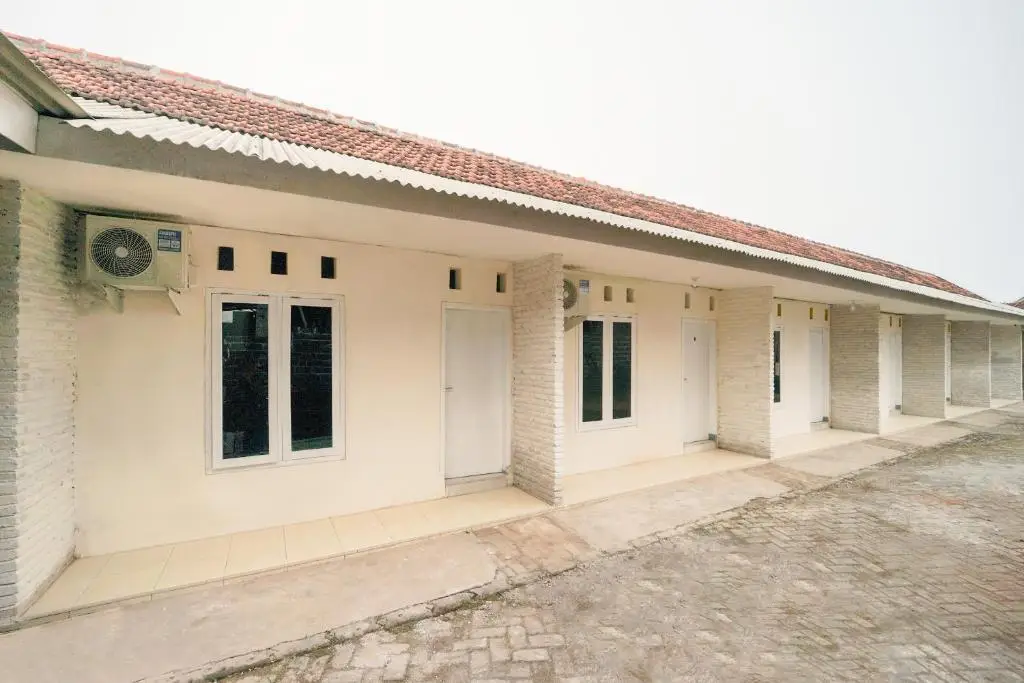 Проболинго: OYO 2937 Nindy Residence 2