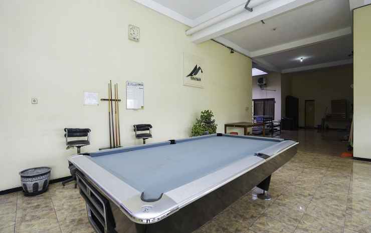 Сурабая: OYO 2902 Graha 18 Near RSU Bhayangkara Tk. II HS. Samsoeri Mertojoso Kota Surabaya