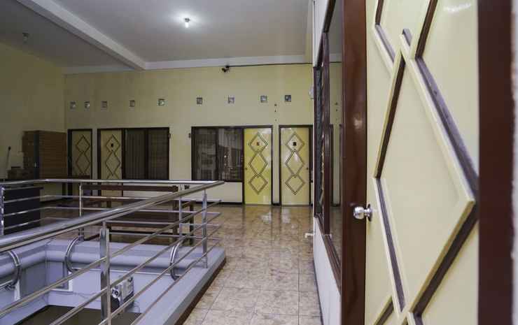 Сурабая: OYO 2902 Graha 18 Near RSU Bhayangkara Tk. II HS. Samsoeri Mertojoso Kota Surabaya