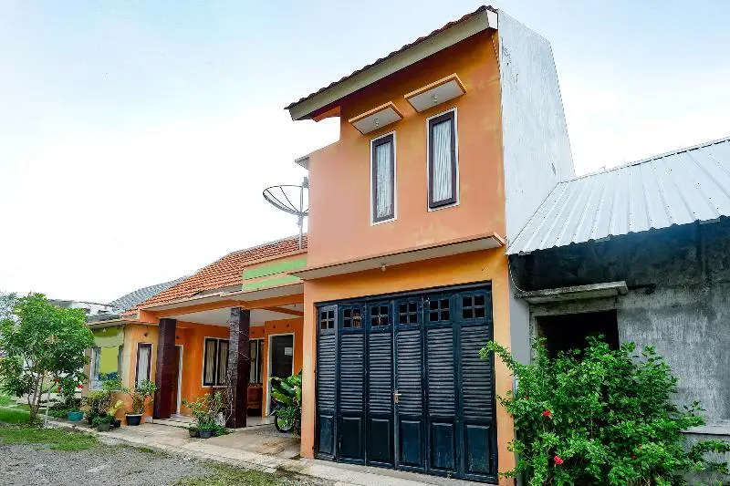 Джепара: Oyo 2414 Homestay Potroyudan