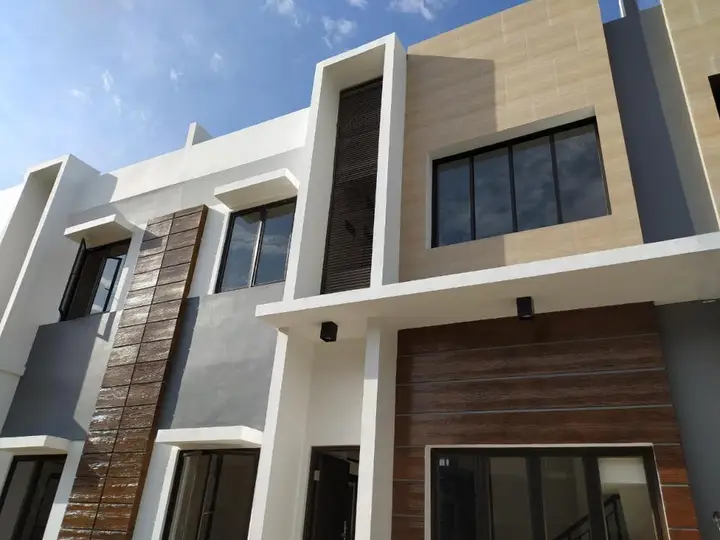 Караванг: OYO Life 3246 Walnut Inn G-10