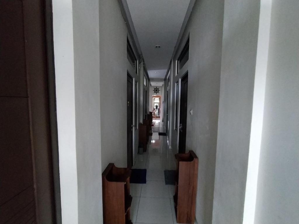 Караванг: OYO Life 3246 Walnut Inn G-10