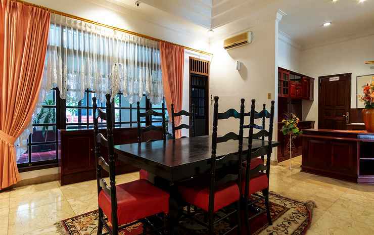 Медан: Oyo Life 2843 Raz House Syariah