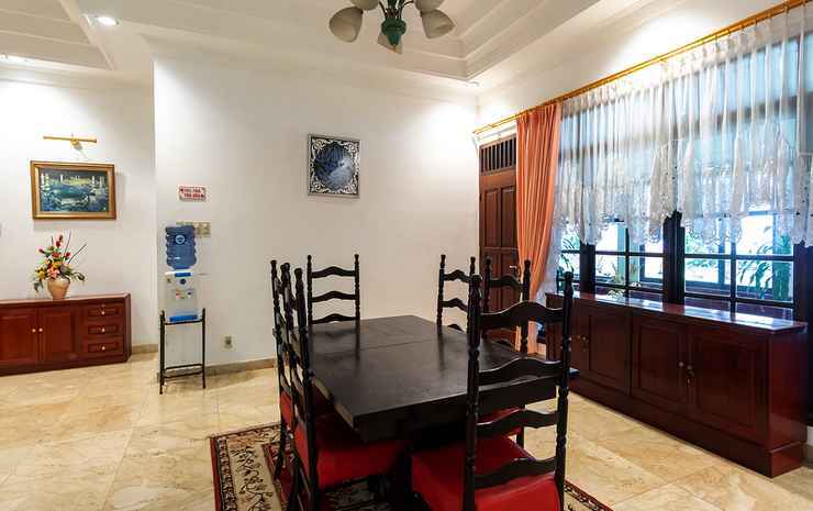 Медан: Oyo Life 2843 Raz House Syariah
