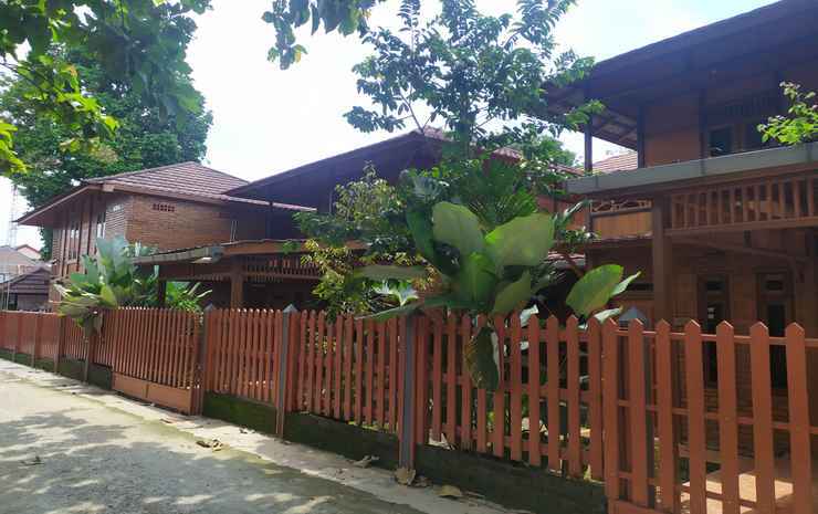 Мертоюдан: Oyo 3383 Roemah Kayu Saragan Syariah
