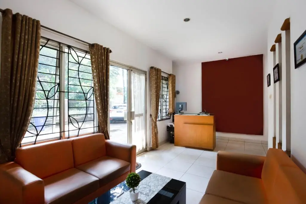 Тангеранг: OYO 3736 Wisma Bougenville Syariah