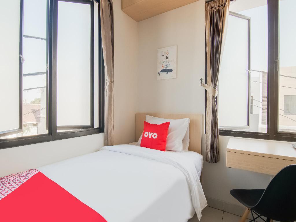 Караванг: OYO 3824 Columbus Residence J1