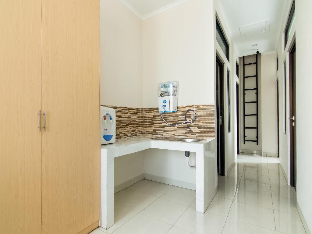 Караванг: OYO 3824 Columbus Residence J1