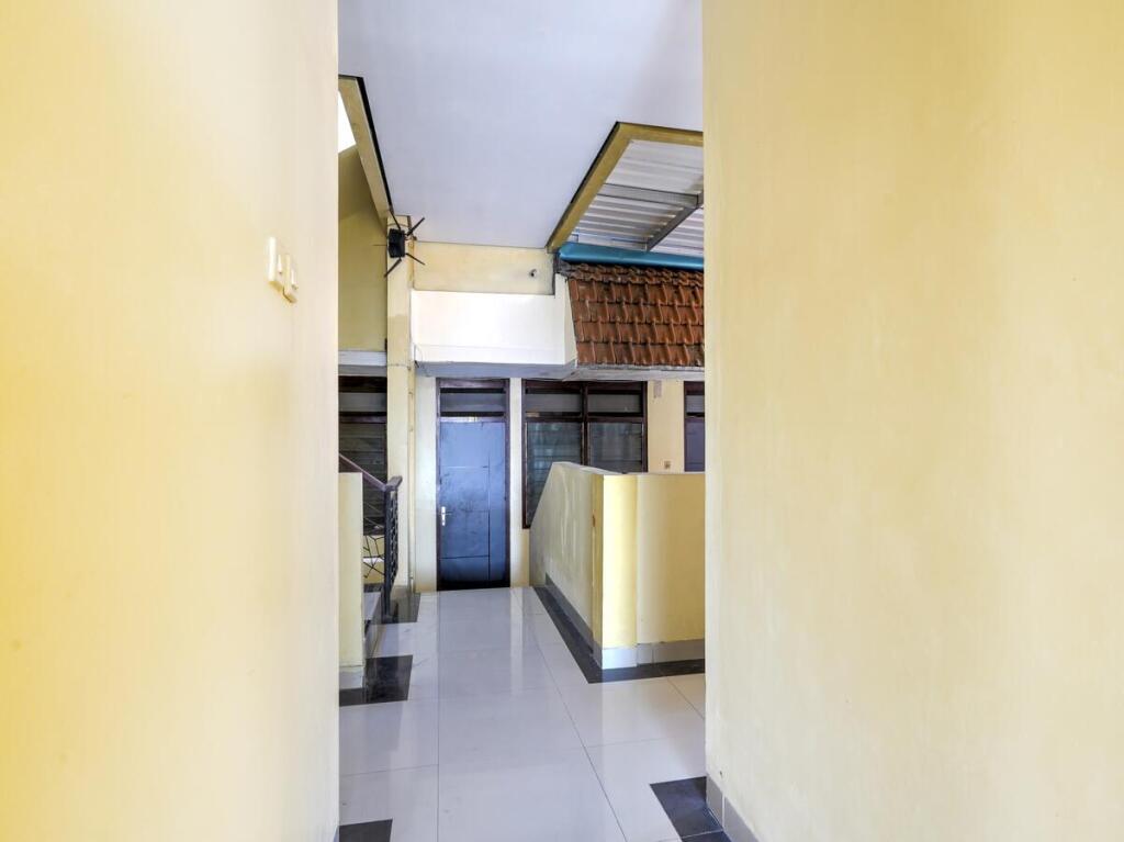 Сурабая: OYO 3842 Eiffel Ketintang Unesa Syariah