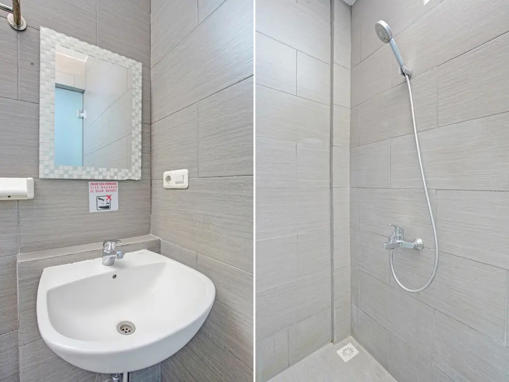 Сурабая: Super OYO Capital O 3905 Graha 100 Guest House Syariah
