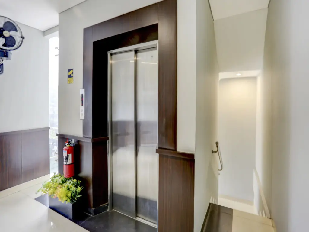 Джакарта: SUPER OYO Capital O 90056 Wisma Kebon Kacang 9