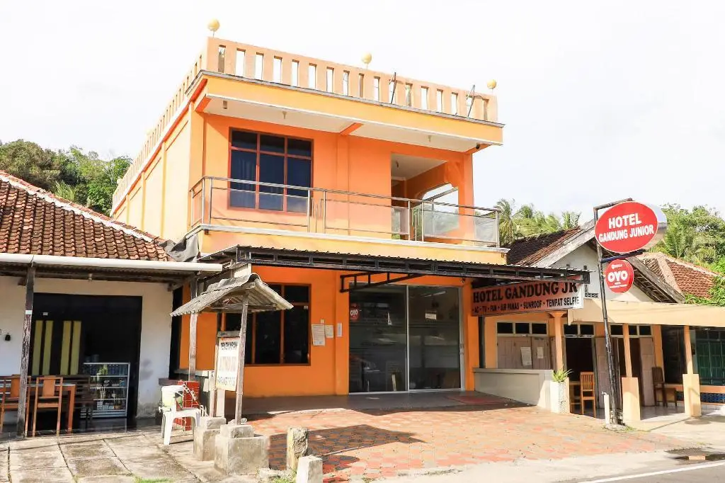 Парангтритис: OYO 90034 Hotel Gandung Yunior