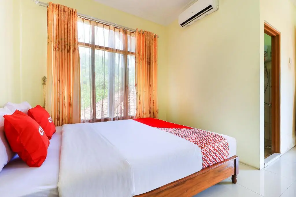 Парангтритис: OYO 90034 Hotel Gandung Yunior