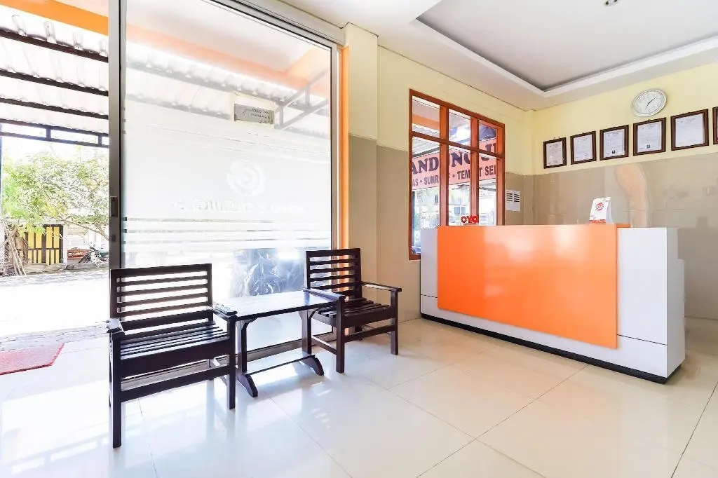Парангтритис: OYO 90034 Hotel Gandung Yunior