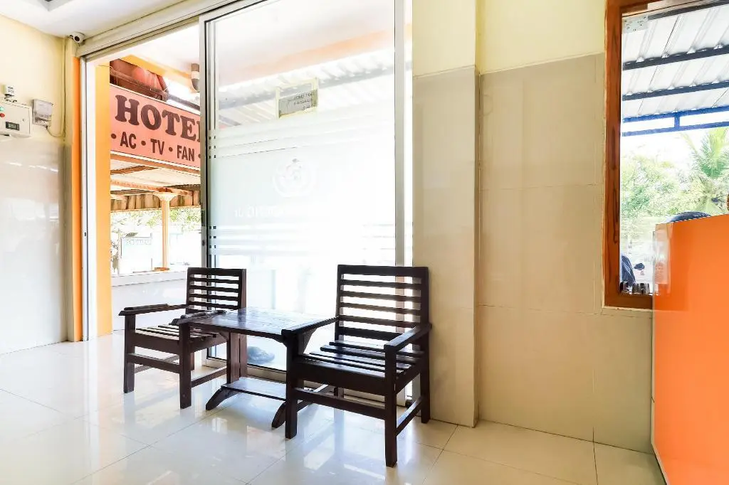 Парангтритис: OYO 90034 Hotel Gandung Yunior