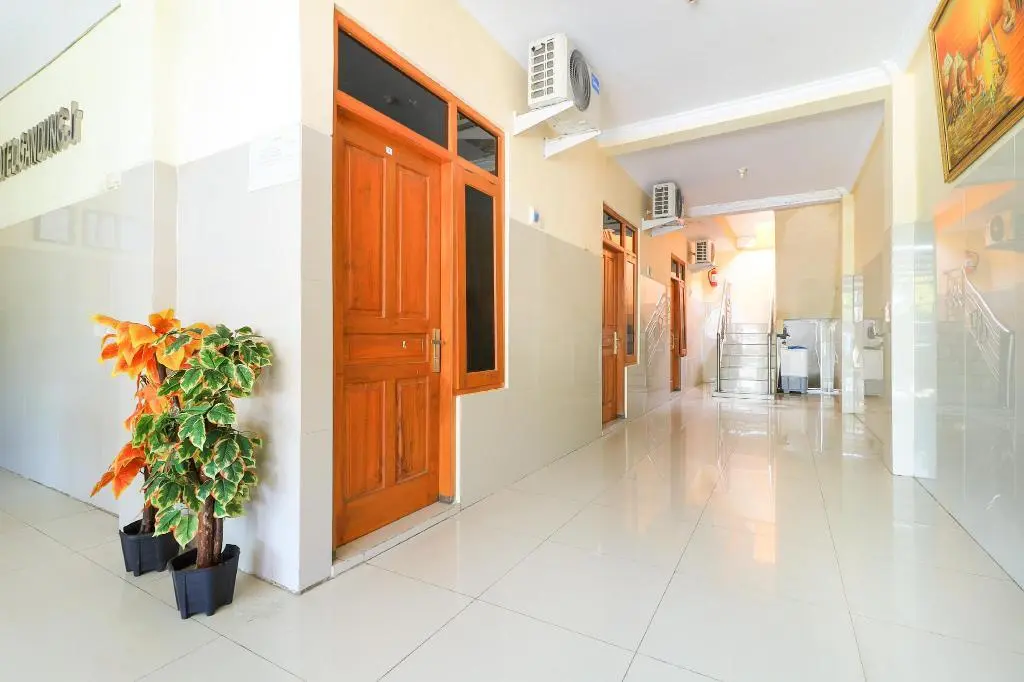 Парангтритис: OYO 90034 Hotel Gandung Yunior