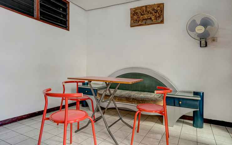 Сурабая: OYO 3917 Kost Putri Siwalankerto
