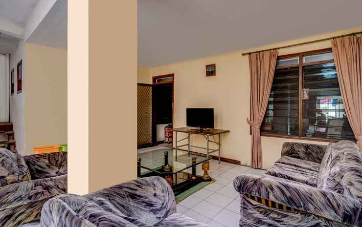 Сурабая: OYO 3917 Kost Putri Siwalankerto