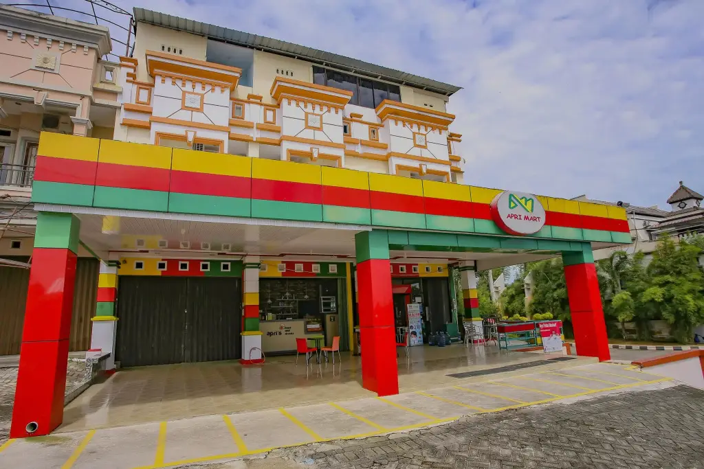 Super OYO 90072 Apri Inn Syariah — фото 1