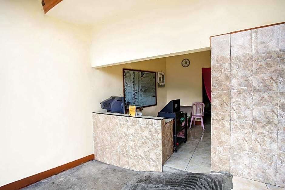 Бандунган: SPOT ON 90092 Dewi Safitri Hotel