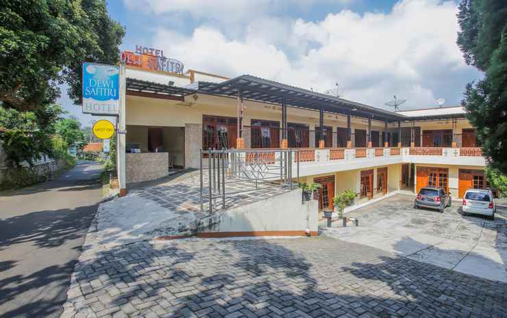 Бандунган: SPOT ON 90092 Dewi Safitri Hotel