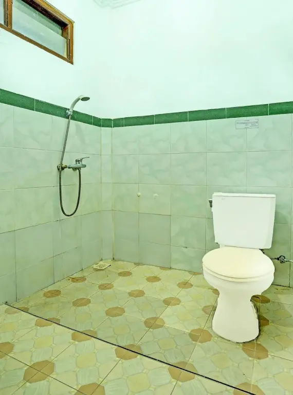 Бандунган: SPOT ON 90100 Hotel Kediri Bandungan