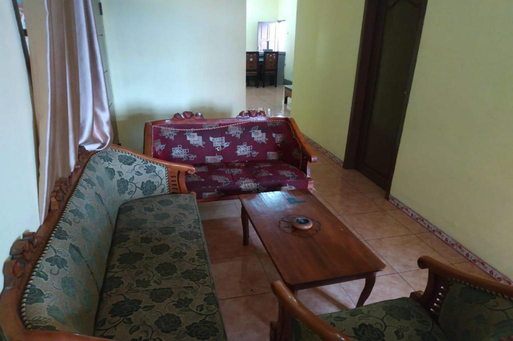 Надисари: OYO 90097 Homestay Sinta Ndani Putri