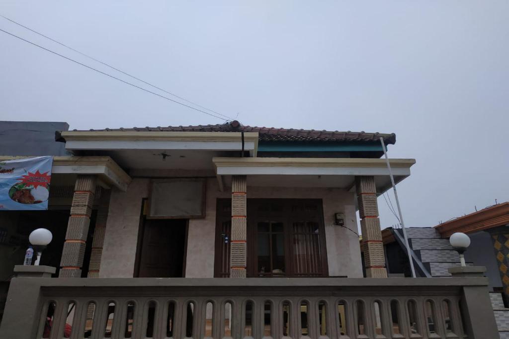 Надисари: OYO 90097 Homestay Sinta Ndani Putri