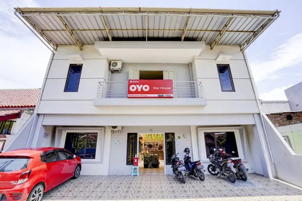 Чиребон: OYO 90052 Star House
