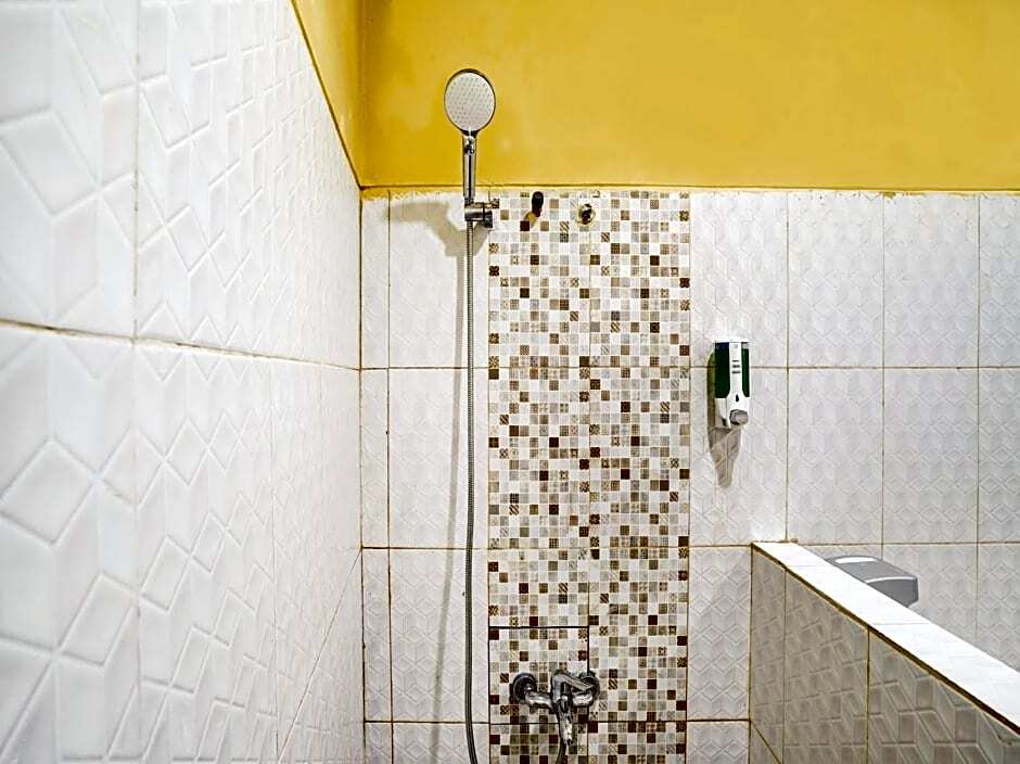 Чиребон: OYO 90140 Nginep Yuuk Guest House